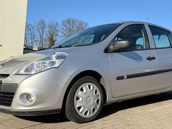 Silber Gebraucht 2010 Renault Clio III Expression Kleinwagen | 1.900 € (Etwas zu teuer)