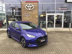 Blau Neu 2025 Toyota Yaris Hybrid Limousine | 28.890 € (Etwas zu teuer)