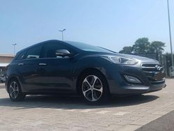 Grau Gebraucht 2016 Hyundai i30 Style Kombi | 10.000 € (Fairer Preis)