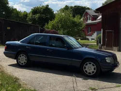Blau Gebraucht 1993 Mercedes E420 Limousine | 26.977 €