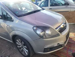 Grau Gebraucht 2008 Opel Zafira Van / Kleinbus | 2.950 € (Fairer Preis)