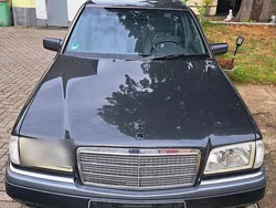 Schwarz Gebraucht 1997 Mercedes C200 Limousine | 2.990 € (Fairer Preis)