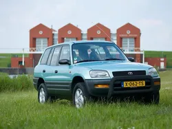 Grün Gebraucht 1996 Toyota RAV4 SUV | 6.900 €