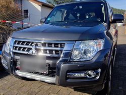 Grau Gebraucht 2017 Mitsubishi Pajero Plus SUV | 26.900 € (Fairer Preis)