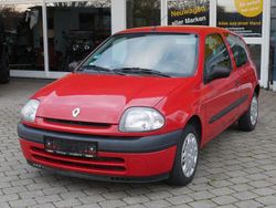 Rot Gebraucht 1999 Renault Clio II Limousine | 1.999 € (Etwas zu teuer)