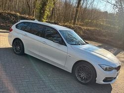 Weiß Gebraucht 2016 BMW 320 Sport Line Kombi | 16.760 € (Fairer Preis)
