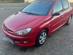 Rot Gebraucht 2005 Peugeot 206 Kleinwagen | 2.000 € (Etwas zu teuer)