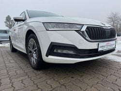 Weiß Gebraucht 2023 Skoda Octavia Tour Kombi | 16.999 € (Fairer Preis)