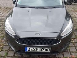 Grau Gebraucht 2018 Ford Focus Trend Limousine | 9.200 € (Superpreis)