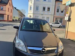 Grau Gebraucht 2009 Opel Zafira Van / Kleinbus | 3.000 €