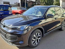 Deep black perleffekt Gebraucht 2024 VW Tiguan Life SUV | 37.250 € (Teuer)