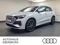 Weiß Gebraucht 2024 Audi Q4 e-tron Ambiente SUV | 68.950 €