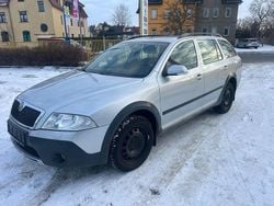 Silber Gebraucht 2008 Skoda Octavia Scout 4x4 Kombi | 1.900 € (Superpreis)