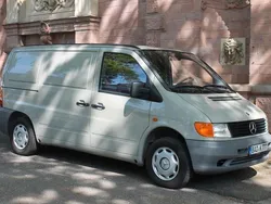 Beige Gebraucht 1997 Mercedes Vito Van / Kleinbus | 12.000 €