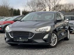Grau Gebraucht 2019 Ford Focus Limousine | 15.490 € (Fairer Preis)