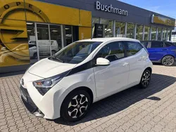 Weiß Gebraucht 2019 Toyota Aygo X-play Kleinwagen | 9.870 € (Fairer Preis)