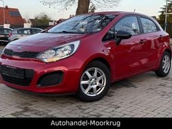 Rot Gebraucht 2014 Kia Rio Attract Limousine | 3.600 € (Guter Preis)