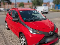 Rot Gebraucht 2017 Toyota Aygo Business Edition Kleinwagen | 6.500 € (Fairer Preis)