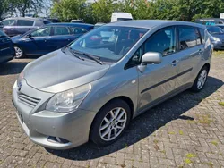 Grau Gebraucht 2012 Toyota Verso Travel Van / Kleinbus | 5.550 € (Fairer Preis)