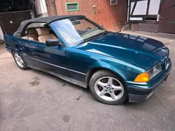 Grün Gebraucht 1993 BMW 325 Cabriolet Cabrio | 3.900 €