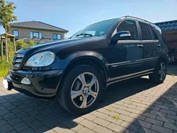 Schwarz Gebraucht 2005 Mercedes ML270 SUV | 6.599 €