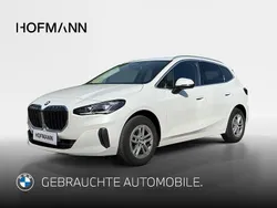 Mineralweiß metallic Gebraucht 2022 BMW 218 Active Tourer Luxury Line Van / Kleinbus | 27.490 € (Fairer Preis)