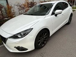 Weiß Gebraucht 2016 Mazda 3 Center-Line Limousine | 10.500 € (Guter Preis)