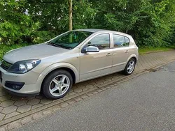 Silber Gebraucht 2006 Opel Astra Kleinwagen | 3.000 € (Etwas zu teuer)