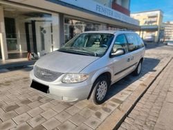 Silber Gebraucht 2002 Chrysler Voyager Van / Kleinbus | 1.499 € (Fairer Preis)