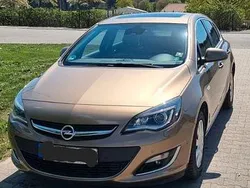 Braun Gebraucht 2014 Opel Astra Exklusiv Limousine | 5.000 € (Guter Preis)