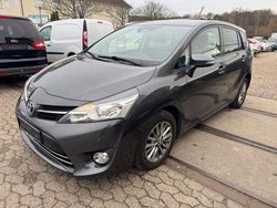 Grau Gebraucht 2016 Toyota Verso Comfort Van / Kleinbus | 5.650 € (Teuer)