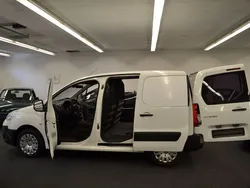 Weiß Gebraucht 2010 Citroën Berlingo Van / Kleinbus | 4.000 € (Guter Preis)