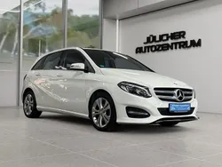 Weiß Gebraucht 2016 Mercedes B180 Van / Kleinbus | 15.990 € (Guter Preis)