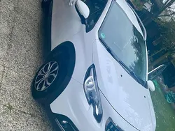 Weiß Gebraucht 2017 Peugeot 2008 Allure SUV | 11.000 € (Etwas zu teuer)