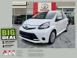 Cool white Gebraucht 2014 Toyota Aygo Connect Style Kleinwagen | 4.890 € (Fairer Preis)