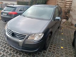 Grau Gebraucht 2007 VW Touran Highline Van / Kleinbus | 4.900 €