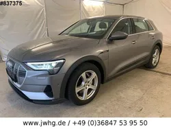 Grey metallic Gebraucht 2020 Audi e-tron SUV | 25.990 €