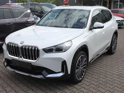 Weiß Gebraucht 2023 BMW X1 Luxury Line SUV | 43.900 € (Fairer Preis)