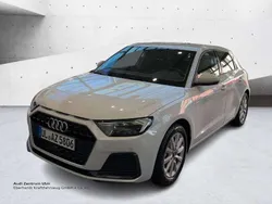 Gletscherweiß metallic Neu 2025 Audi A1 Advanced Plus Kleinwagen | 26.770 € (Superpreis)