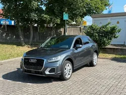 Grau Gebraucht 2017 Audi Q2 Design SUV | 22.400 € (Etwas zu teuer)