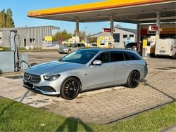 Silber Gebraucht 2021 Mercedes E300 Avantgarde Kombi | 29.999 €
