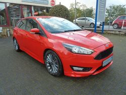 Rot Gebraucht 2018 Ford Focus ST-Line Limousine | 13.980 € (Guter Preis)