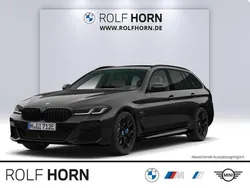 Saphirschwarz metallic Gebraucht 2022 BMW 530e M Sport Kombi | 44.540 € (Teuer)
