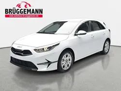 Weiß Neu 2025 Kia Ceed Limousine | 24.490 € (Fairer Preis)