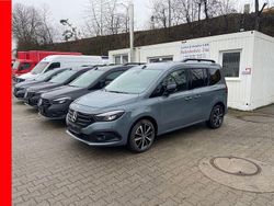 Grau Gebraucht 2024 Mercedes EQT200 Style Van / Kleinbus | 24.871 € (Fairer Preis)