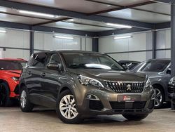 Grau Gebraucht 2020 Peugeot 5008 Business-Line Van / Kleinbus | 18.890 € (Guter Preis)