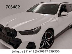 Alpinweiss iii Gebraucht 2024 BMW i5 M Sport Kombi | 56.450 € (Teuer)