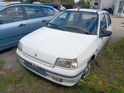 Weiß Gebraucht 1995 Renault Clio Kleinwagen | 1.400 €