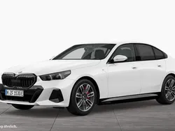 Weiß Gebraucht 2024 BMW 550e Comfort Edition Limousine | 79.490 € (Fairer Preis)