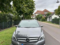 Grau Gebraucht 2014 Mercedes B220 Van / Kleinbus | 10.500 € (Fairer Preis)